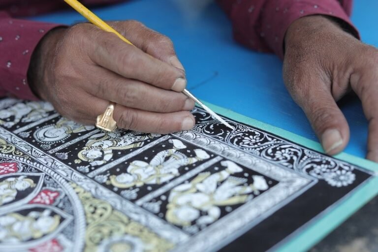 Read more about the article A Glimpse into the Enchanting World of Pattachitra Art: Where Mythology Meets Meticulous Detail